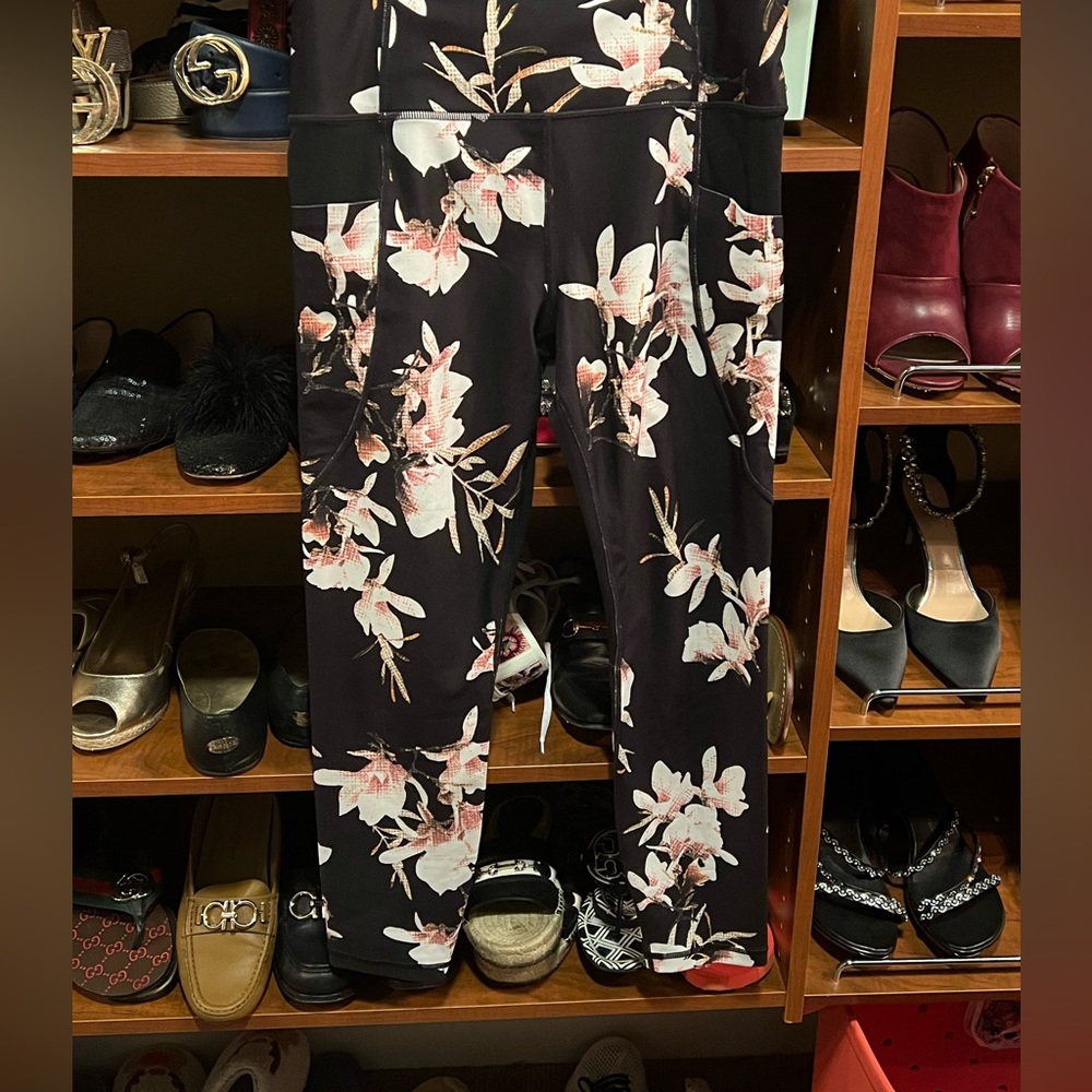 Athleta leggings.   Very cute and great condition